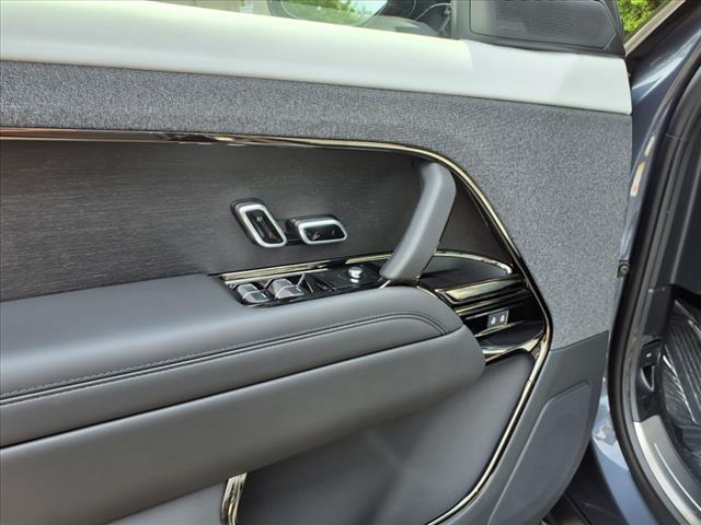 Photo of 2025 Varesine Blue Metallic Land Rover Range Rover Sport