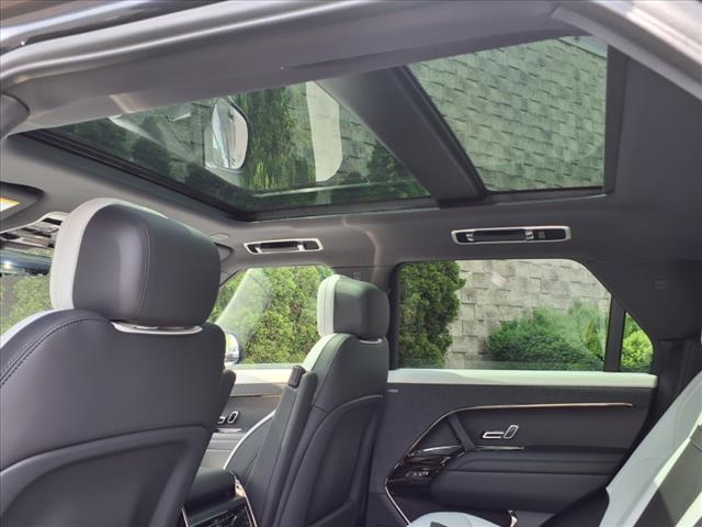 Photo of 2025 Varesine Blue Metallic Land Rover Range Rover Sport