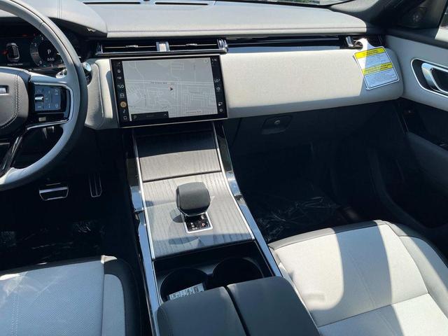 Photo of 2026 Giola Green Metallic Land Rover Range Rover Velar