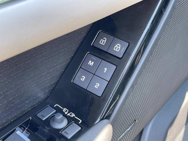 Photo of 2026 Giola Green Metallic Land Rover Range Rover Velar