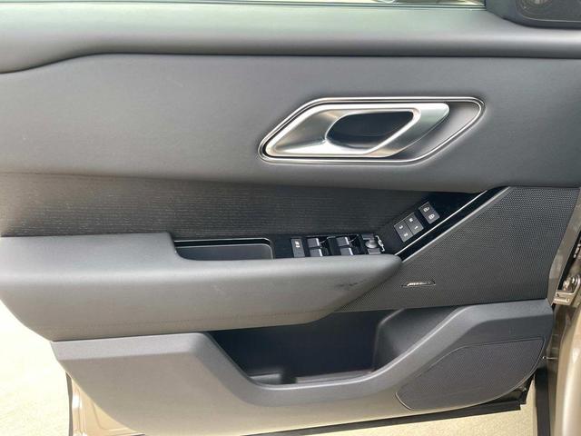 Photo of 2026 Batumi Gold Premium Metallic Land Rover Range Rover Velar