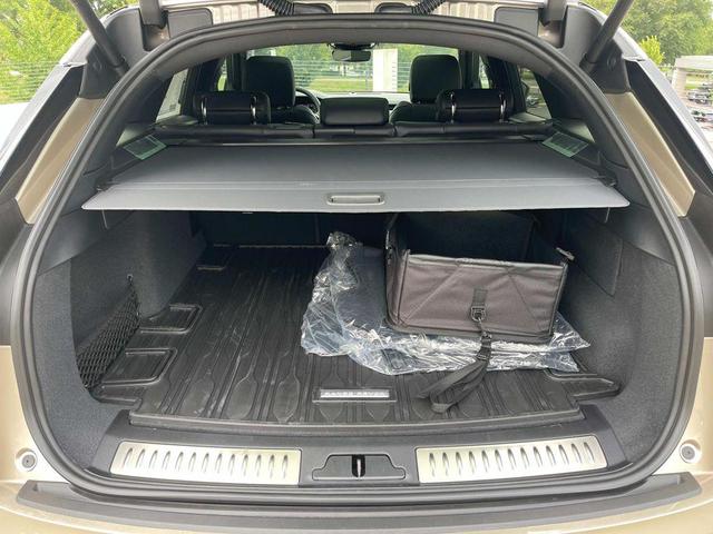 Photo of 2026 Batumi Gold Premium Metallic Land Rover Range Rover Velar