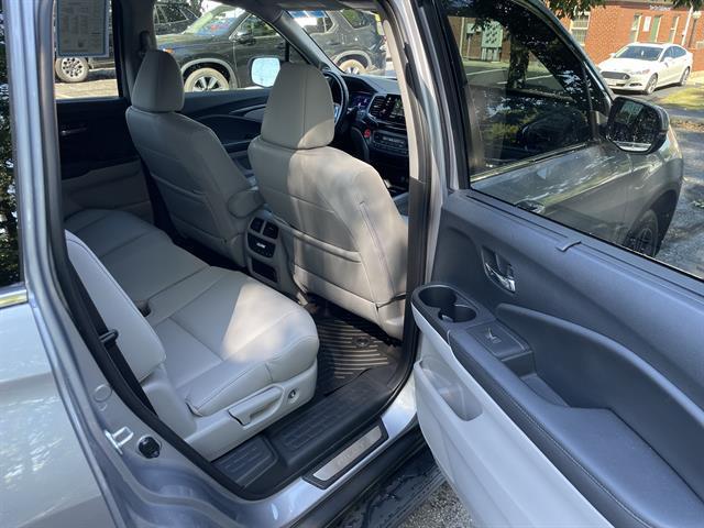 Photo of 2022 Lunar Silver Metallic Honda Pilot