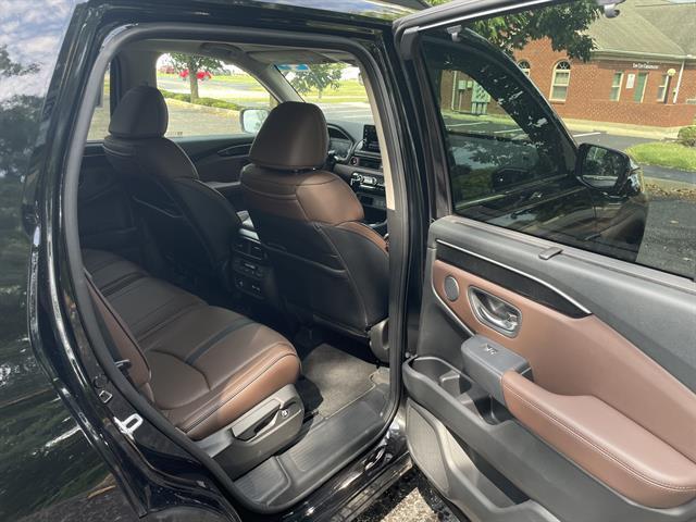 Photo of 2023 Crystal Black Pearl Honda Pilot