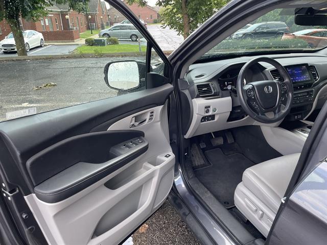 Photo of 2023 GRAY Honda Ridgeline
