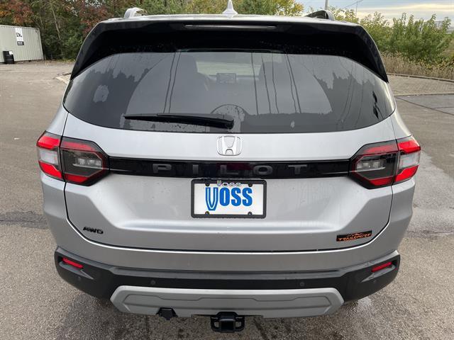 Photo of 2025 Lunar Silver Metallic Honda Pilot