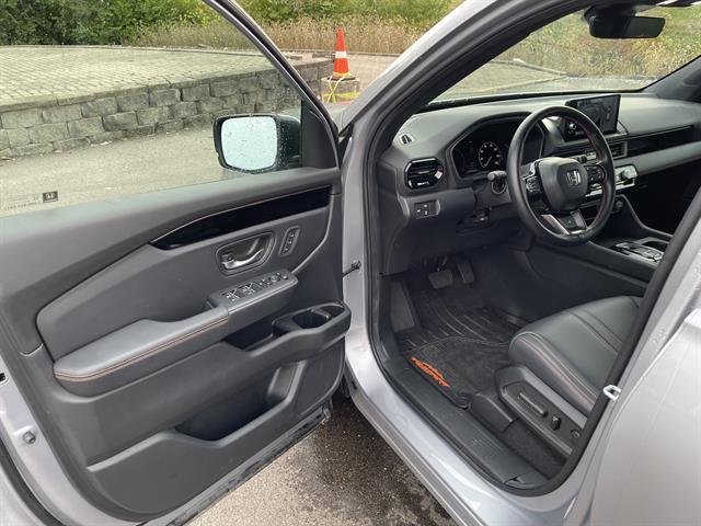 Photo of 2025 Lunar Silver Metallic Honda Pilot
