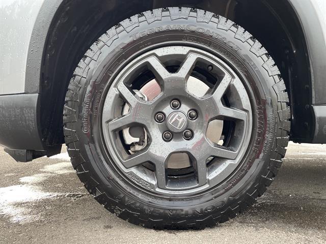 Photo of 2025 Lunar Silver Metallic Honda Pilot