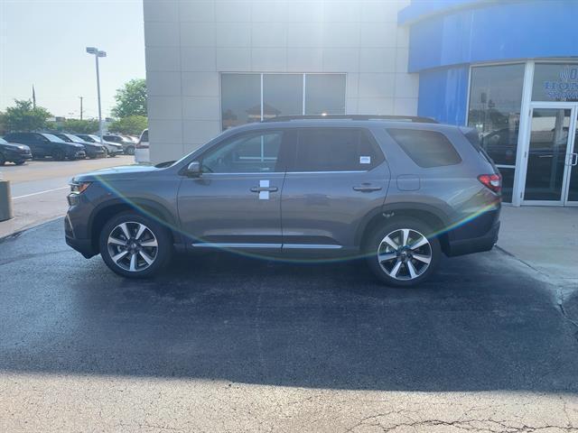 Photo of 2025 Modern Steel Metallic Honda Pilot