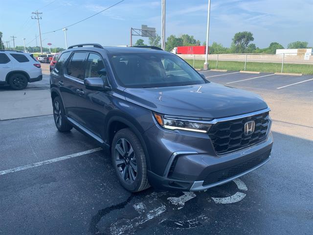 Photo of 2025 Modern Steel Metallic Honda Pilot