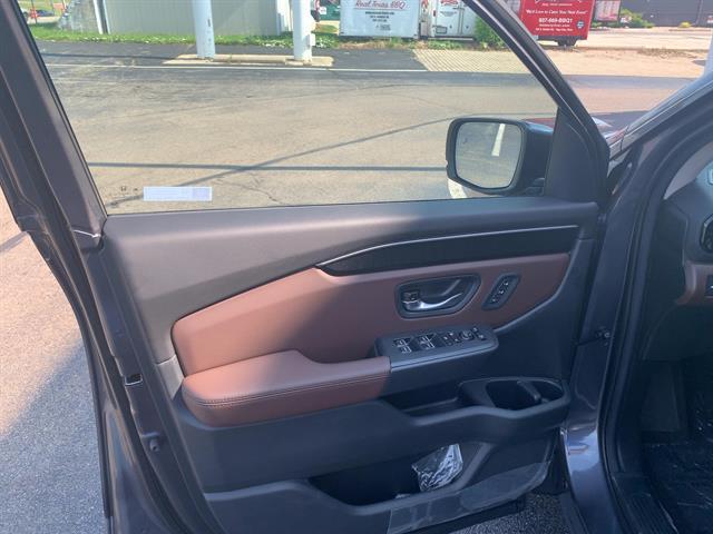 Photo of 2025 Modern Steel Metallic Honda Pilot