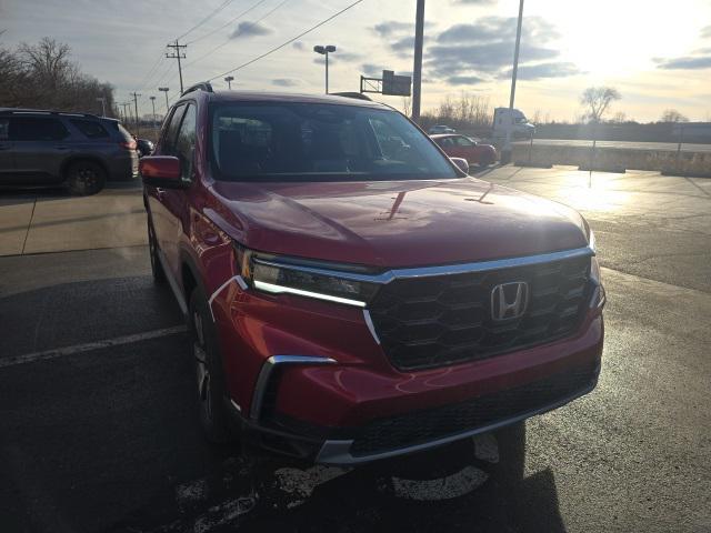 Photo of 2025 Radiant Red Metallic II Honda Pilot