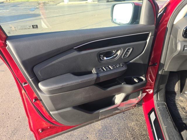 Photo of 2025 Radiant Red Metallic II Honda Pilot