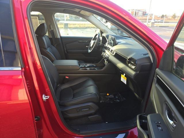 Photo of 2025 Radiant Red Metallic II Honda Pilot