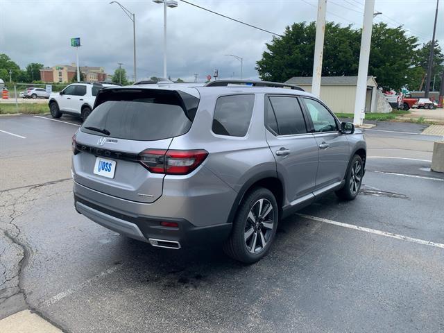 Photo of 2025 Lunar Silver Metallic Honda Pilot