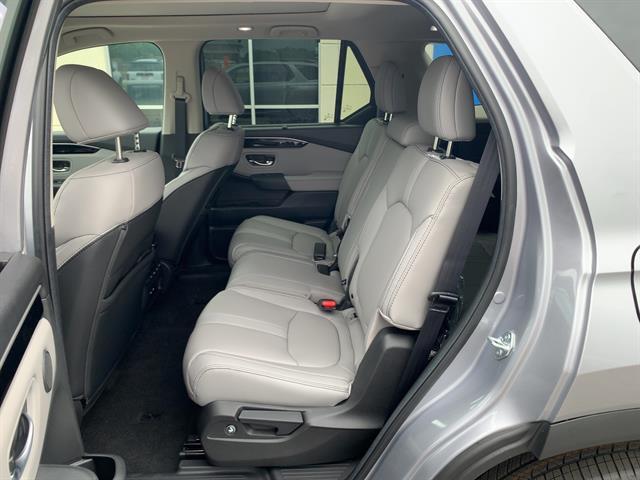 Photo of 2025 Lunar Silver Metallic Honda Pilot
