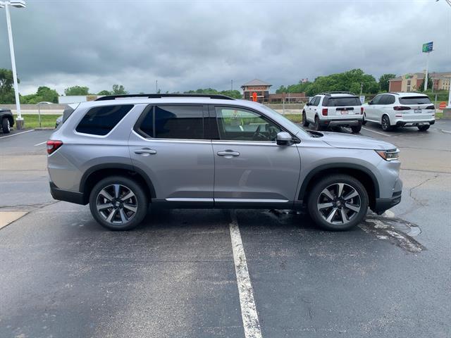 Photo of 2025 Lunar Silver Metallic Honda Pilot