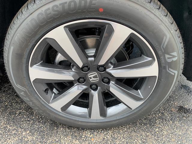 Photo of 2025 Lunar Silver Metallic Honda Pilot