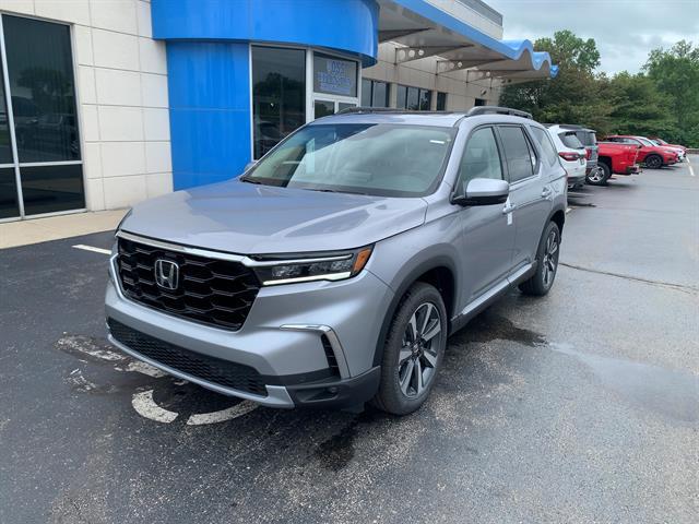 Photo of 2025 Lunar Silver Metallic Honda Pilot