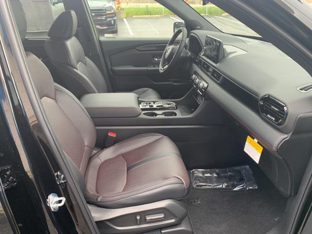 Photo of 2025 Crystal Black Pearl Honda Pilot