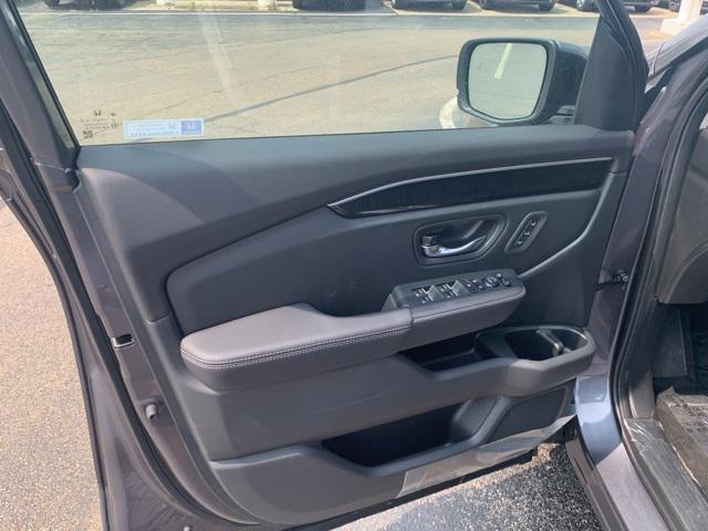 Photo of 2025 Modern Steel Metallic Honda Pilot