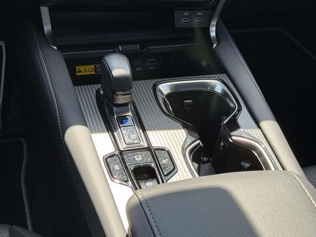 Photo of 2024 Ultra White Lexus RX 500h