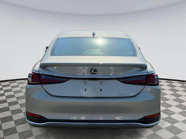 Photo of 2025 Moonbeam Beige Metallic Lexus ES 300h