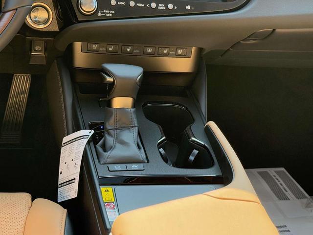 Photo of 2025 Moonbeam Beige Metallic Lexus ES 300h