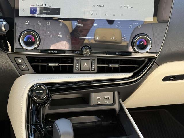 Photo of 2025 Nori Green Pearl Lexus NX 450h+