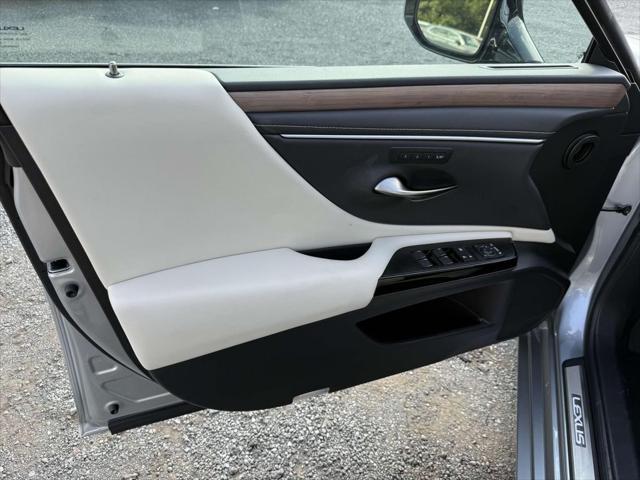 Photo of 2024 Iridium Lexus ES 350