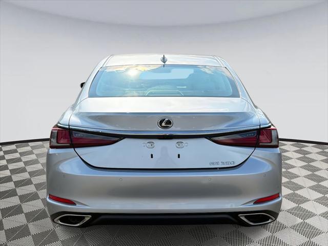 Photo of 2024 Iridium Lexus ES 350