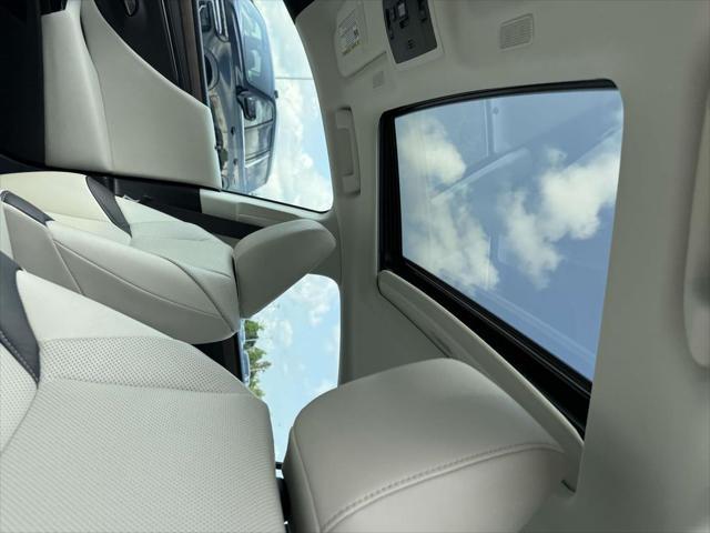 Photo of 2024 Iridium Lexus ES 350