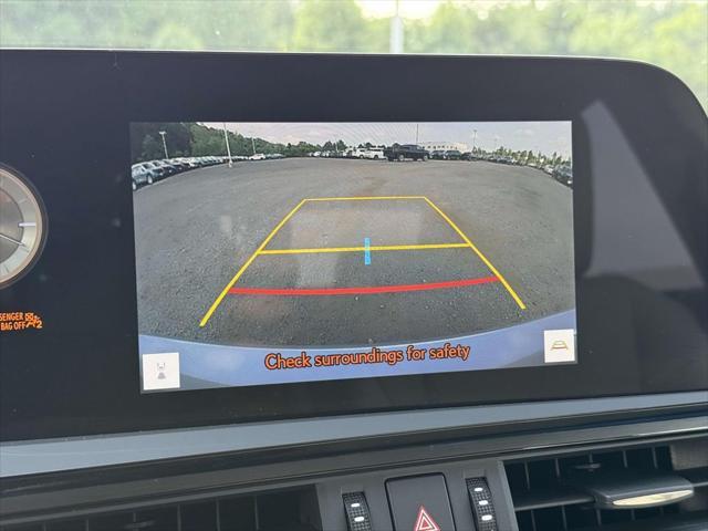 Photo of 2024 Iridium Lexus ES 350