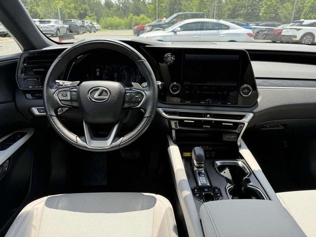 Photo of 2023 Eminent White Pearl Lexus RX 350