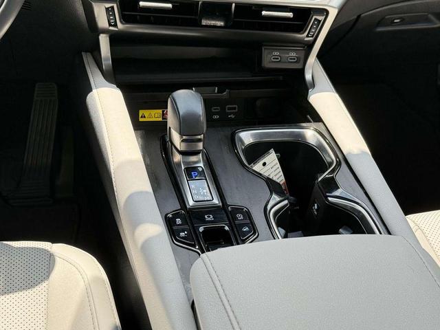 Photo of 2023 Eminent White Pearl Lexus RX 350
