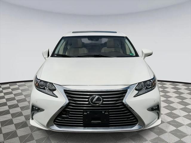 Photo of 2017 Eminent White Pearl Lexus ES 350