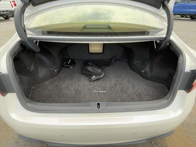 Photo of 2017 Eminent White Pearl Lexus ES 350