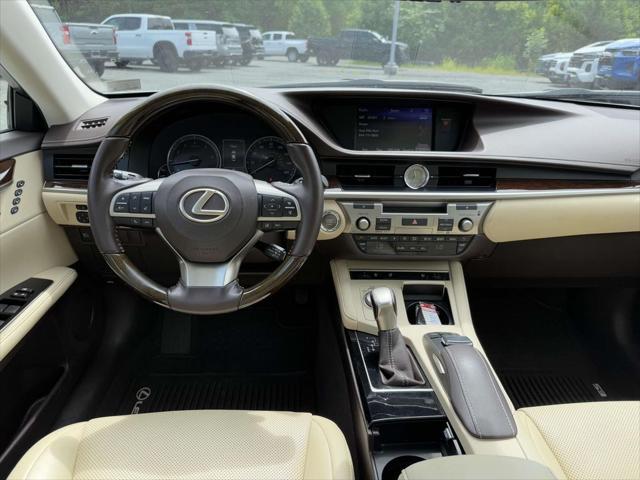 Photo of 2017 Eminent White Pearl Lexus ES 350