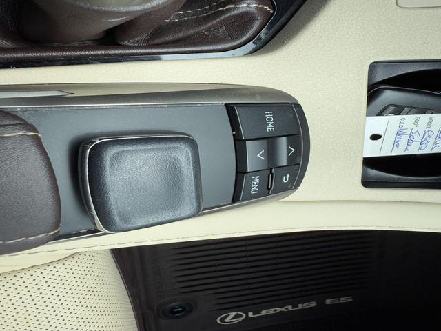 Photo of 2017 Eminent White Pearl Lexus ES 350