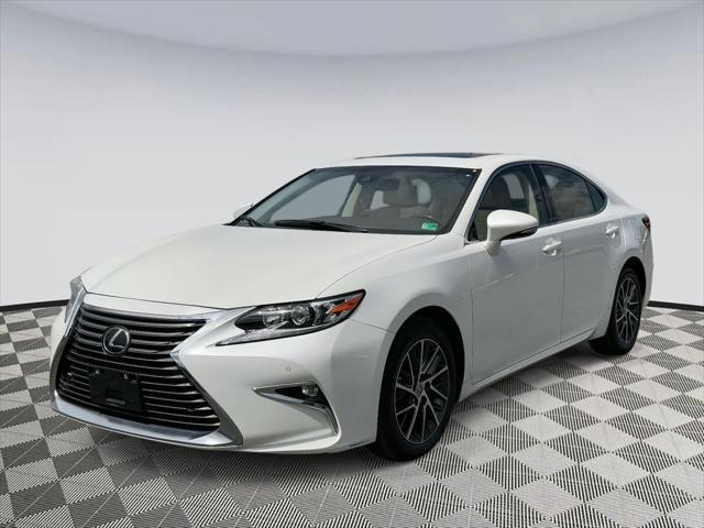 Photo of 2017 Eminent White Pearl Lexus ES 350