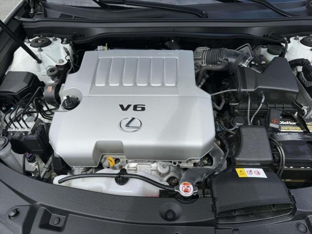 Photo of 2017 Eminent White Pearl Lexus ES 350