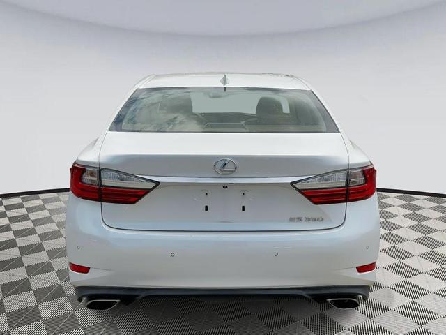 Photo of 2017 Eminent White Pearl Lexus ES 350