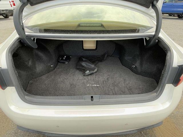 Photo of 2017 Eminent White Pearl Lexus ES 350