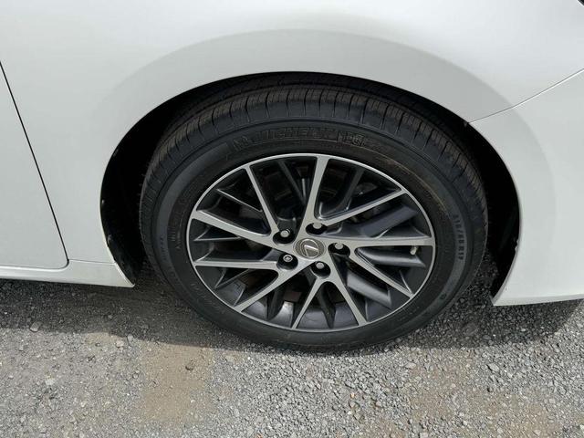 Photo of 2017 Eminent White Pearl Lexus ES 350