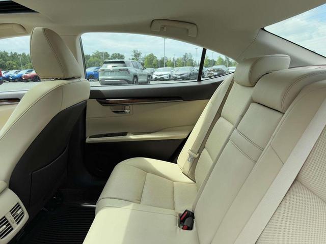Photo of 2017 Eminent White Pearl Lexus ES 350
