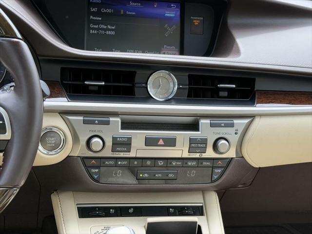 Photo of 2017 Eminent White Pearl Lexus ES 350