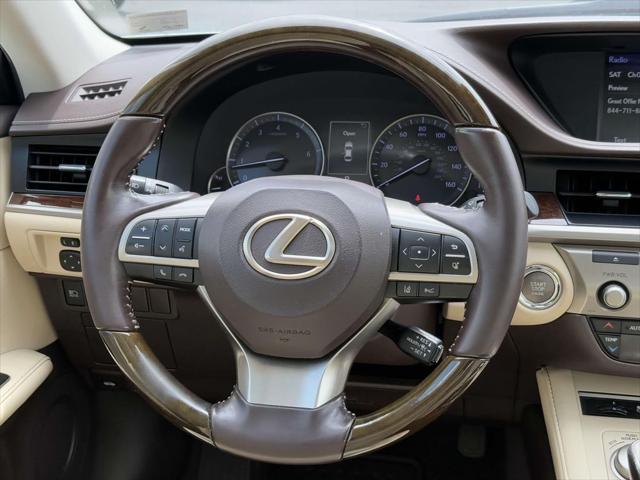 Photo of 2017 Eminent White Pearl Lexus ES 350