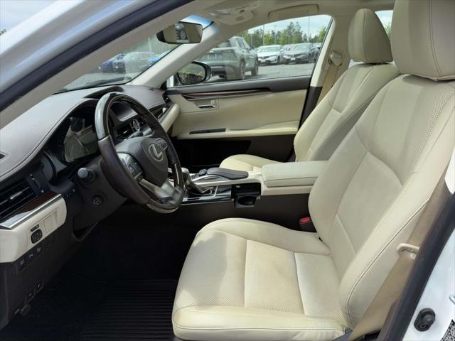 Photo of 2017 Eminent White Pearl Lexus ES 350