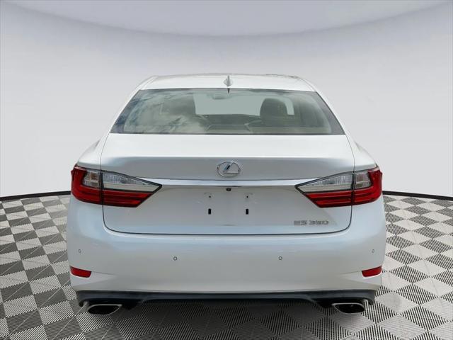 Photo of 2017 Eminent White Pearl Lexus ES 350