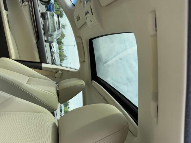 Photo of 2017 Eminent White Pearl Lexus ES 350
